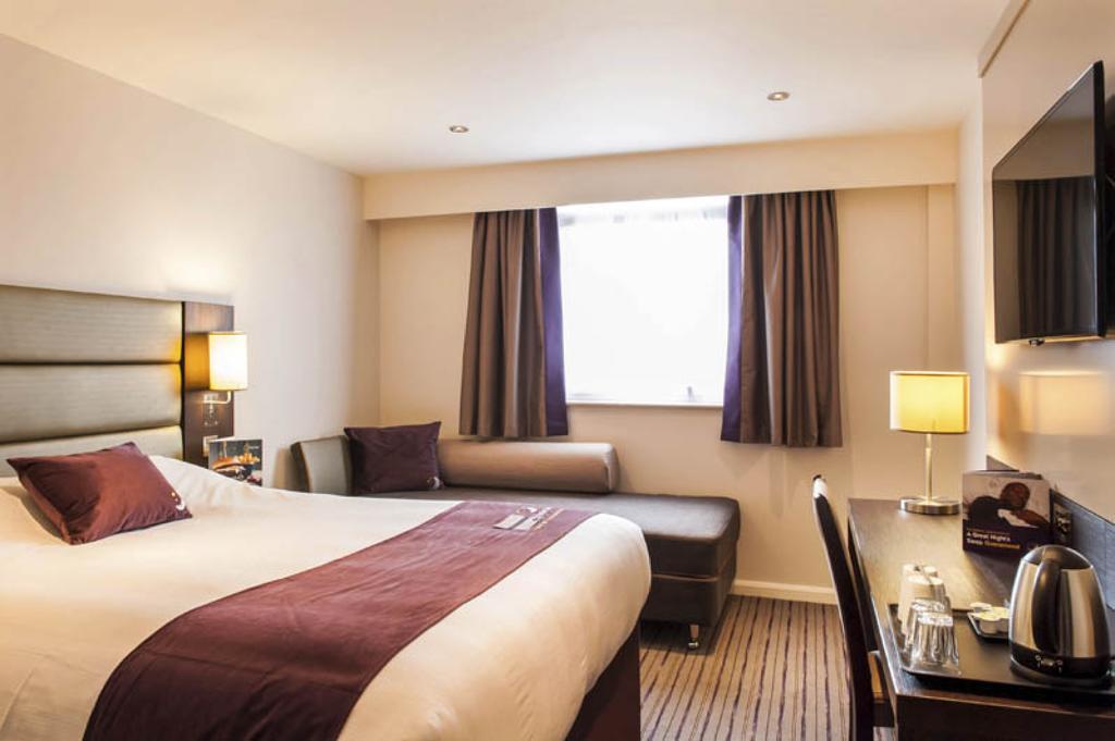 Premier Inn Woking Town Centre Room photo