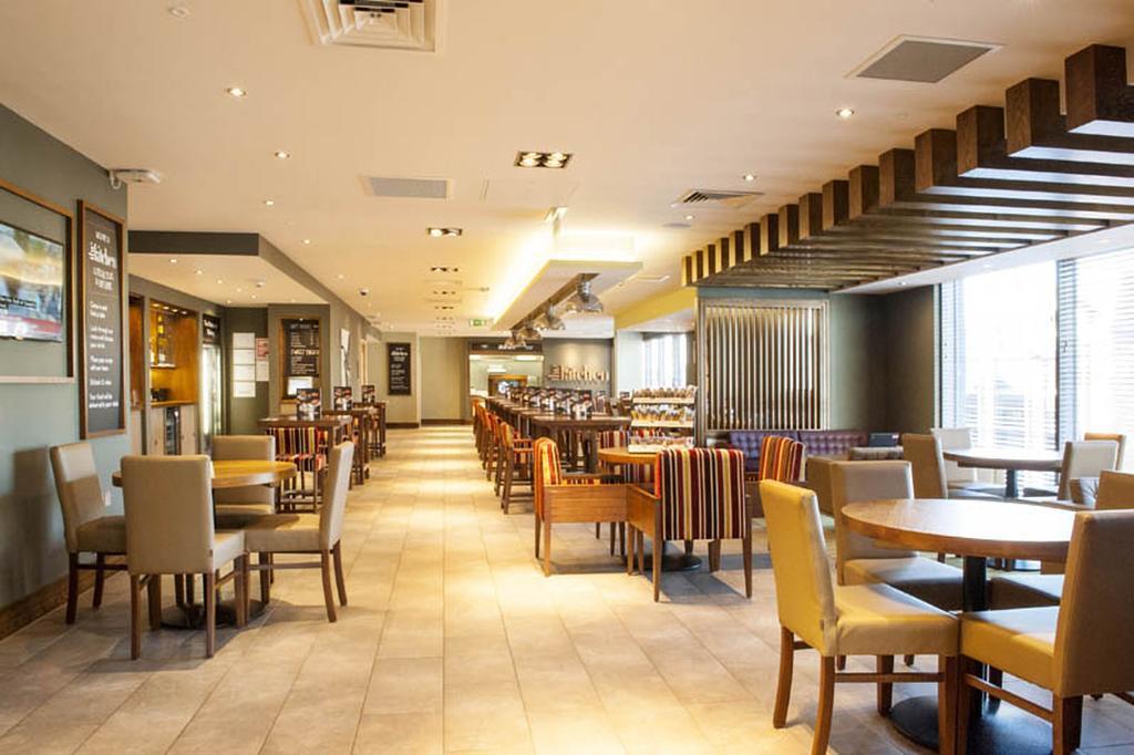 Premier Inn Woking Town Centre Exterior photo